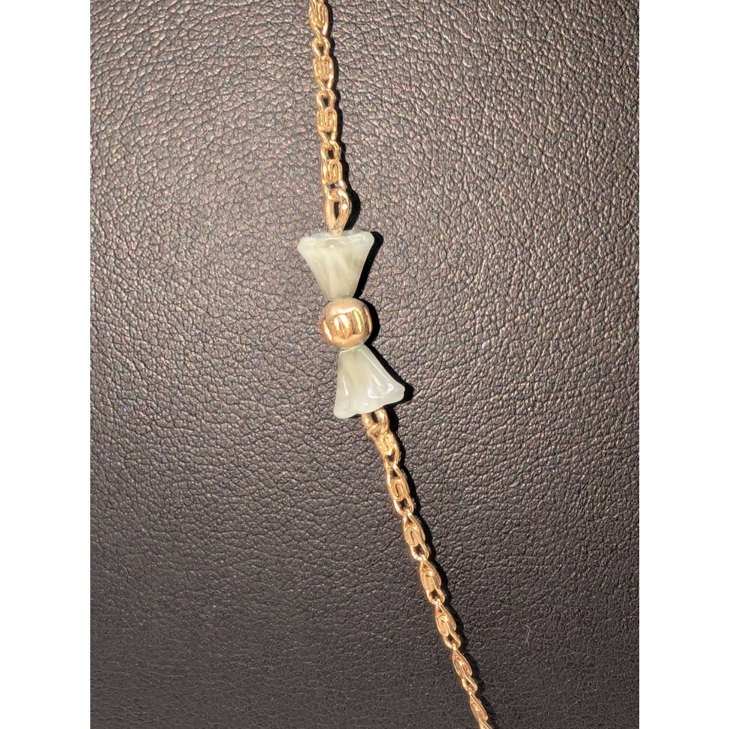 Vintage Sarah Coventry Green Glass Flower Gold Tone Chain Tassel Necklace