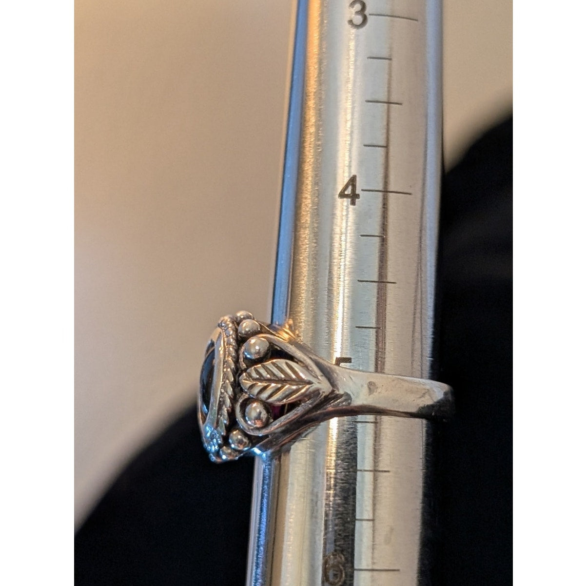 Vintage Bezel Set Garnet W/ Leaf, Bead Ball & Rope Design Sterling Ring Size 5