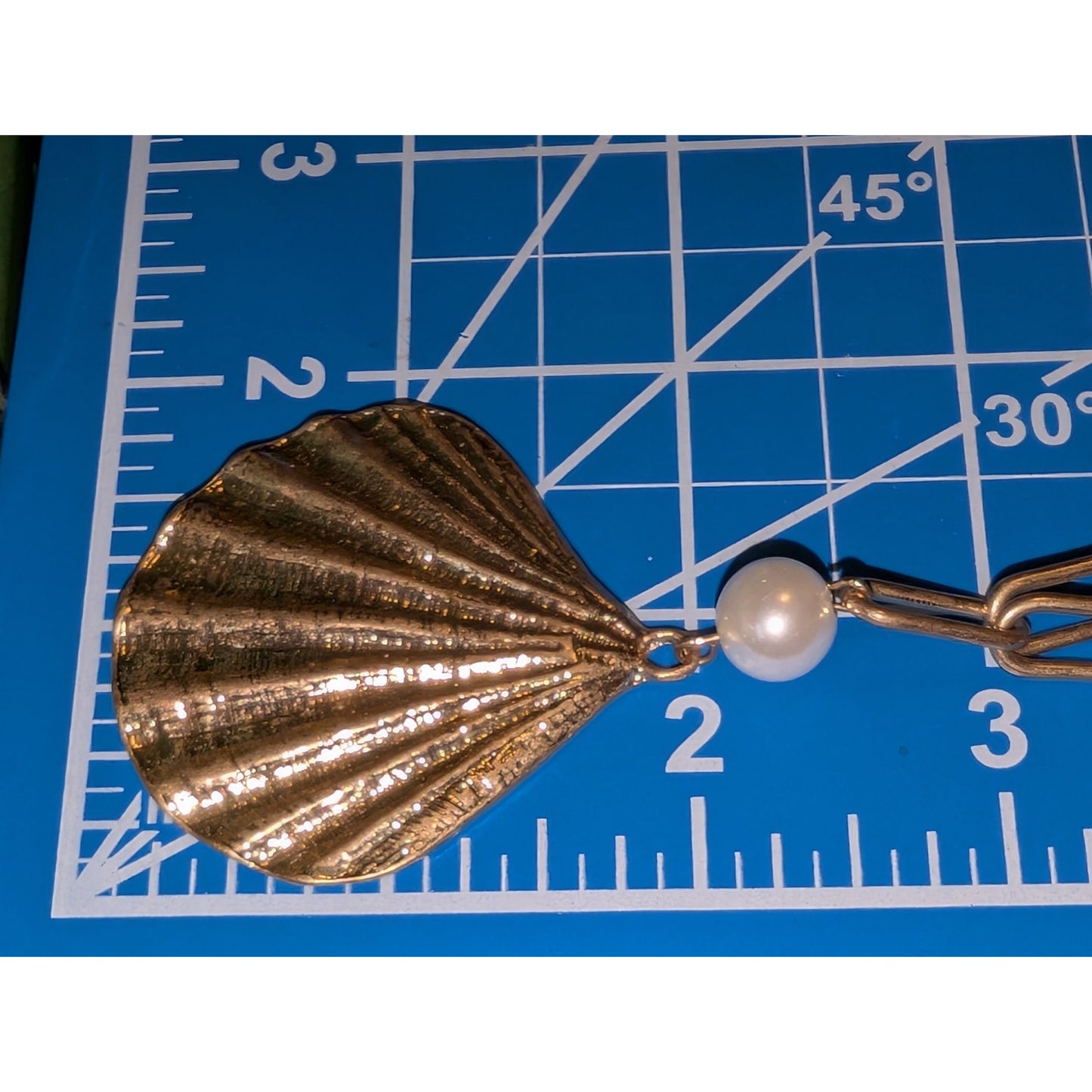 Gold Tone Clam Shell Faux Pearl Paper Clip Long Chain 28.25"-31.25" Necklace