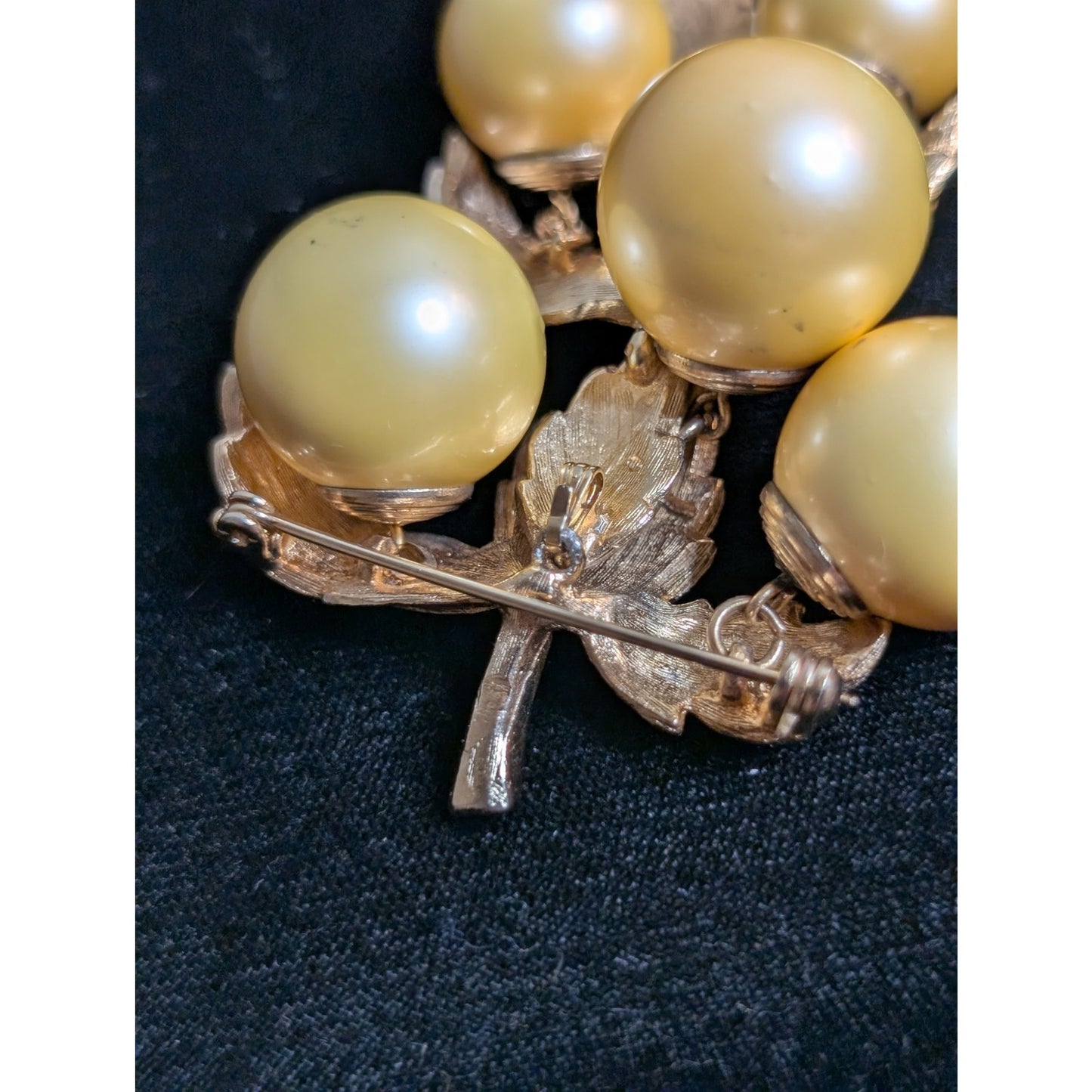 Vintage Rare LISA SCHALLERT Golden Faux Pearl Nouveau Articulated Grapes Brooch