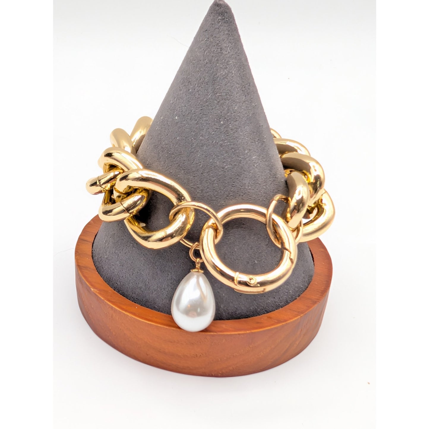 Chunky Gold Tone Curb Link Teardrop Pearl Dangle Charm Chain Bracelet