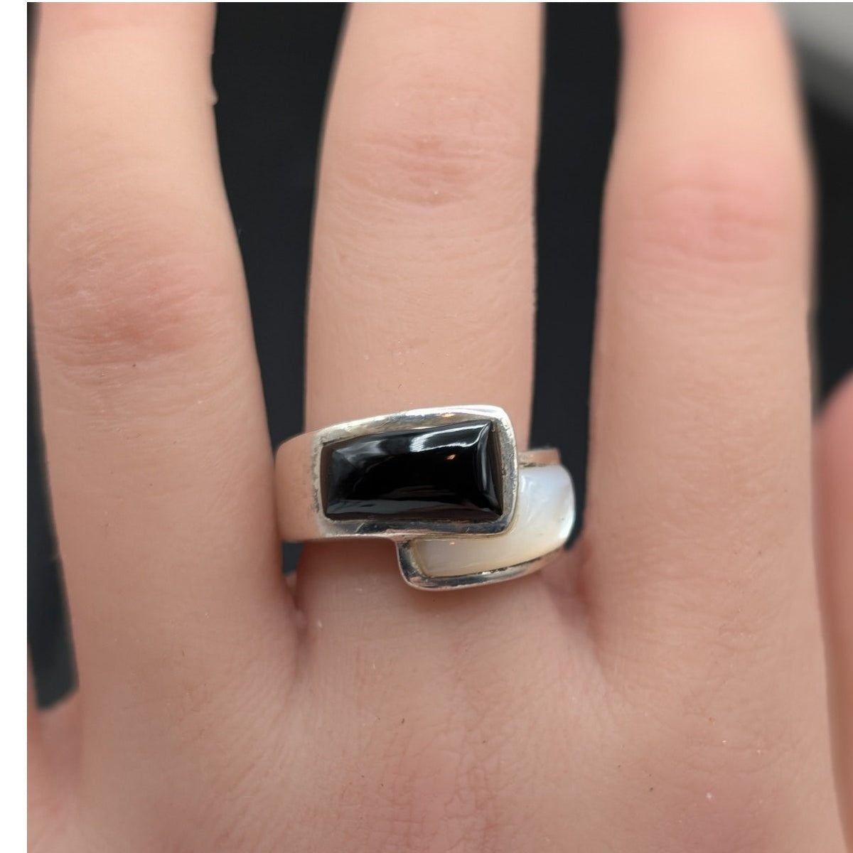 Sterling Silver 925 Mother of Pearl Black Stone Modernist Bypass Ring Size 6.5