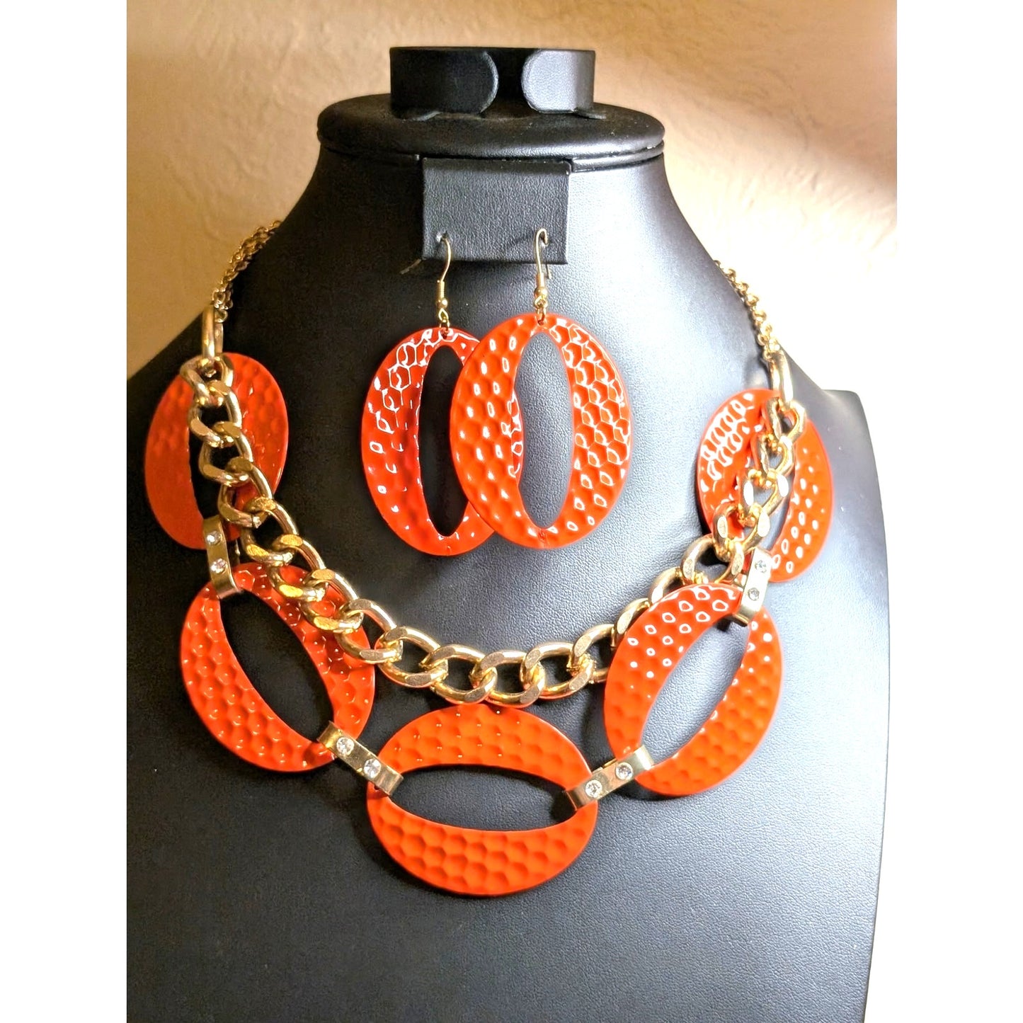Retro 70's Orange Hammered Oval Disk Gold Tone Chain Necklace & Earring Set