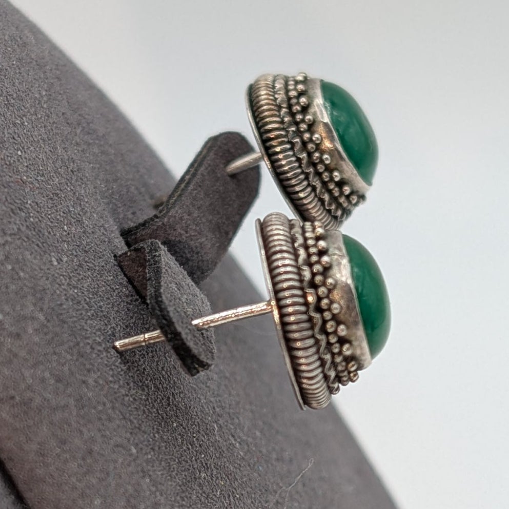Vintage Suarti Balinese Stamped BA 925 Sterling Silver Green Stone Stud Earrings