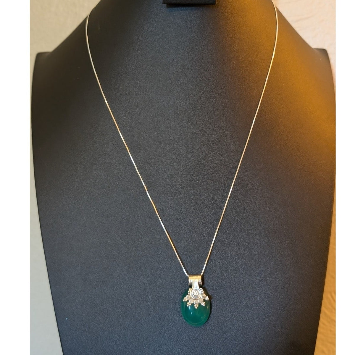 Vintage 925 Sterling Green Stone Balinese Pendant on 24" Sterling Box Chain
