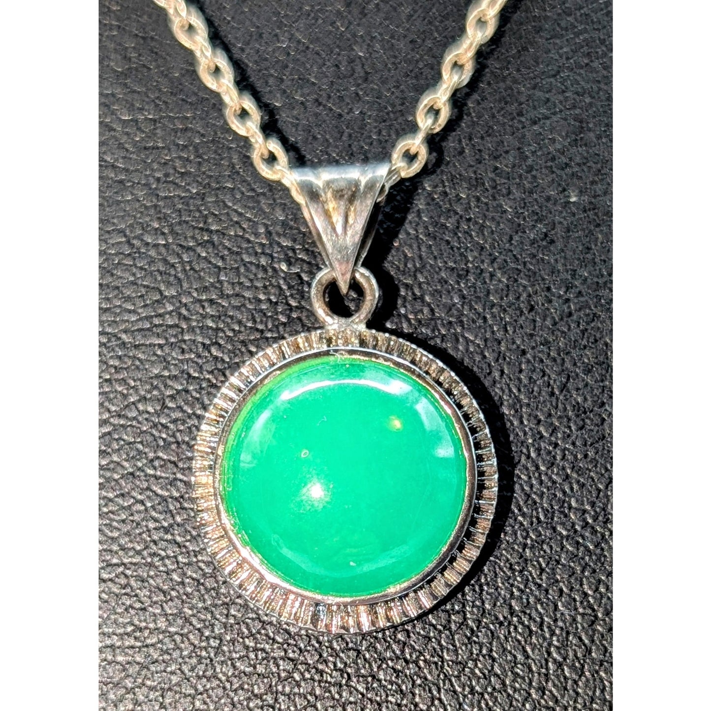 VTG 925 Sterling Silver Tests as Jadeite Green Stone Box Chain 18" Necklace