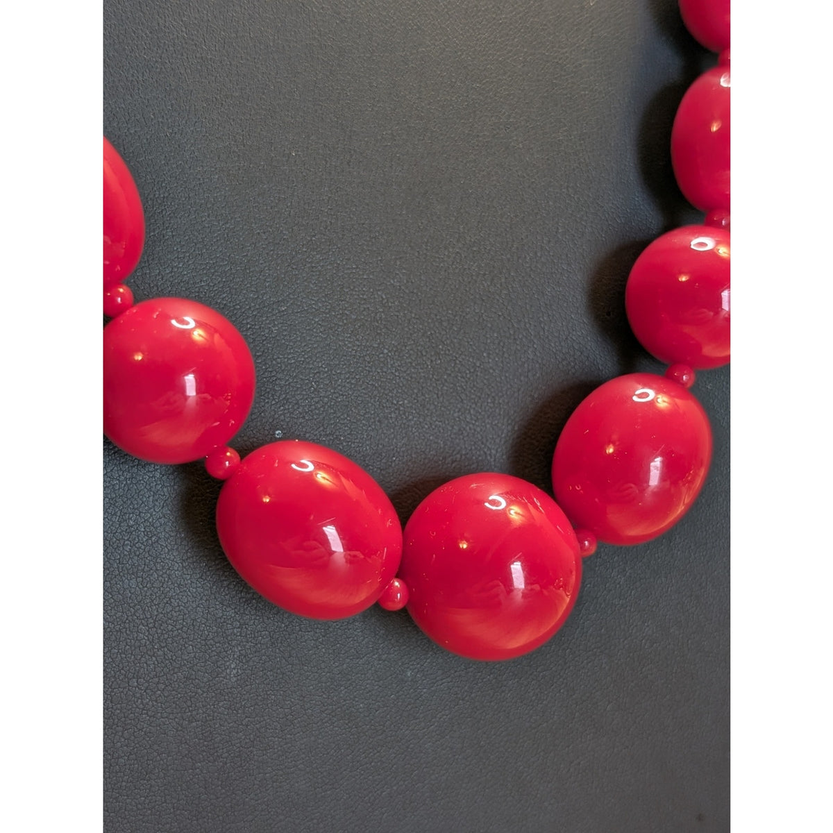 Vtg Signed OLCI 28" Long Heavy Lucite Deep Hot Pink Graduated Beaded Necklace