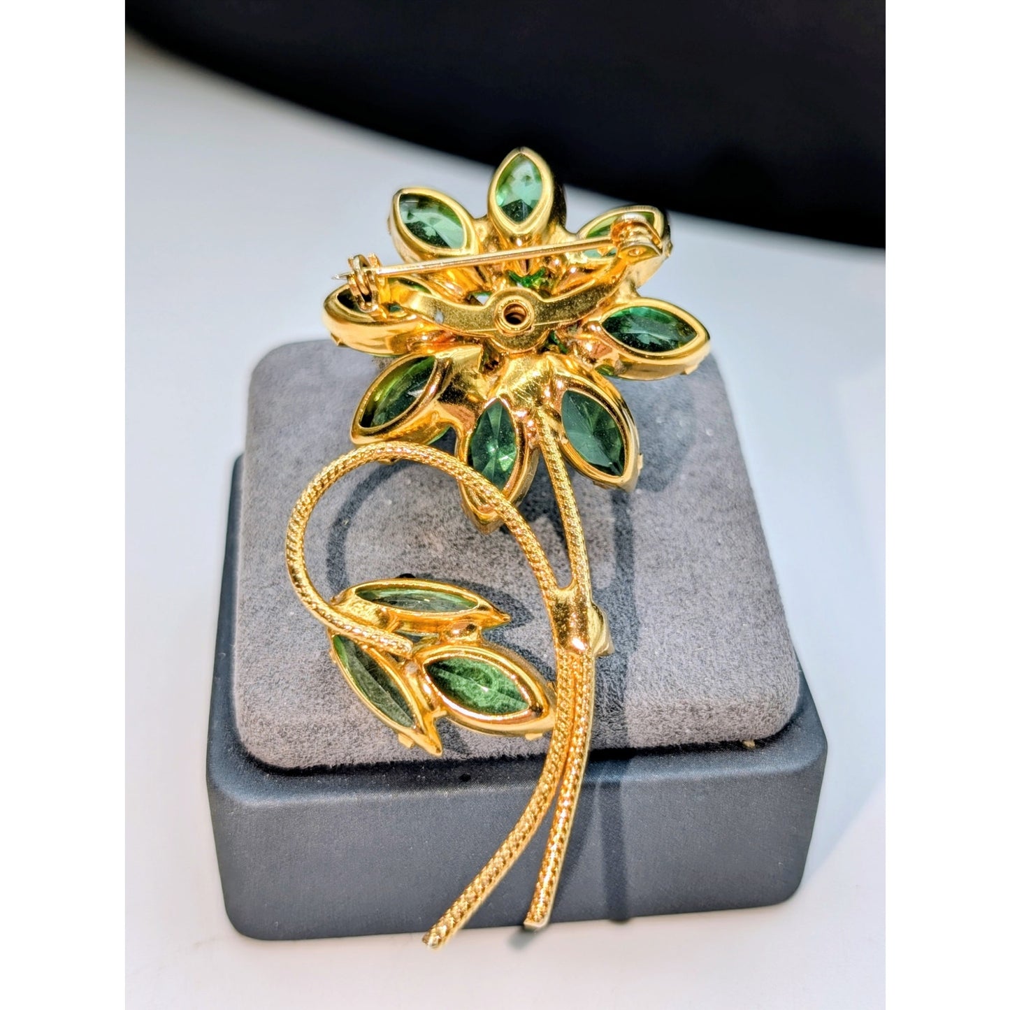 Vintage Unmarked Juliana Navette Apple Green Long Stem Flowers Gold Tone Brooch