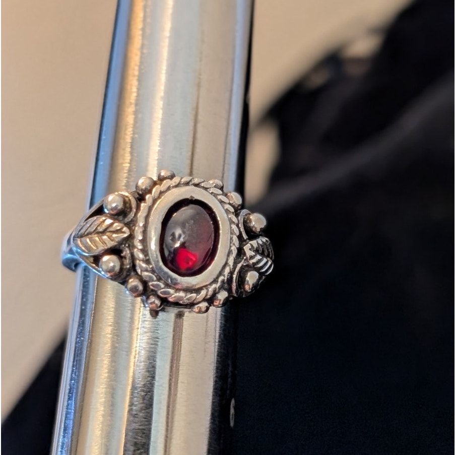 Vintage Bezel Set Garnet W/ Leaf, Bead Ball & Rope Design Sterling Ring Size 5