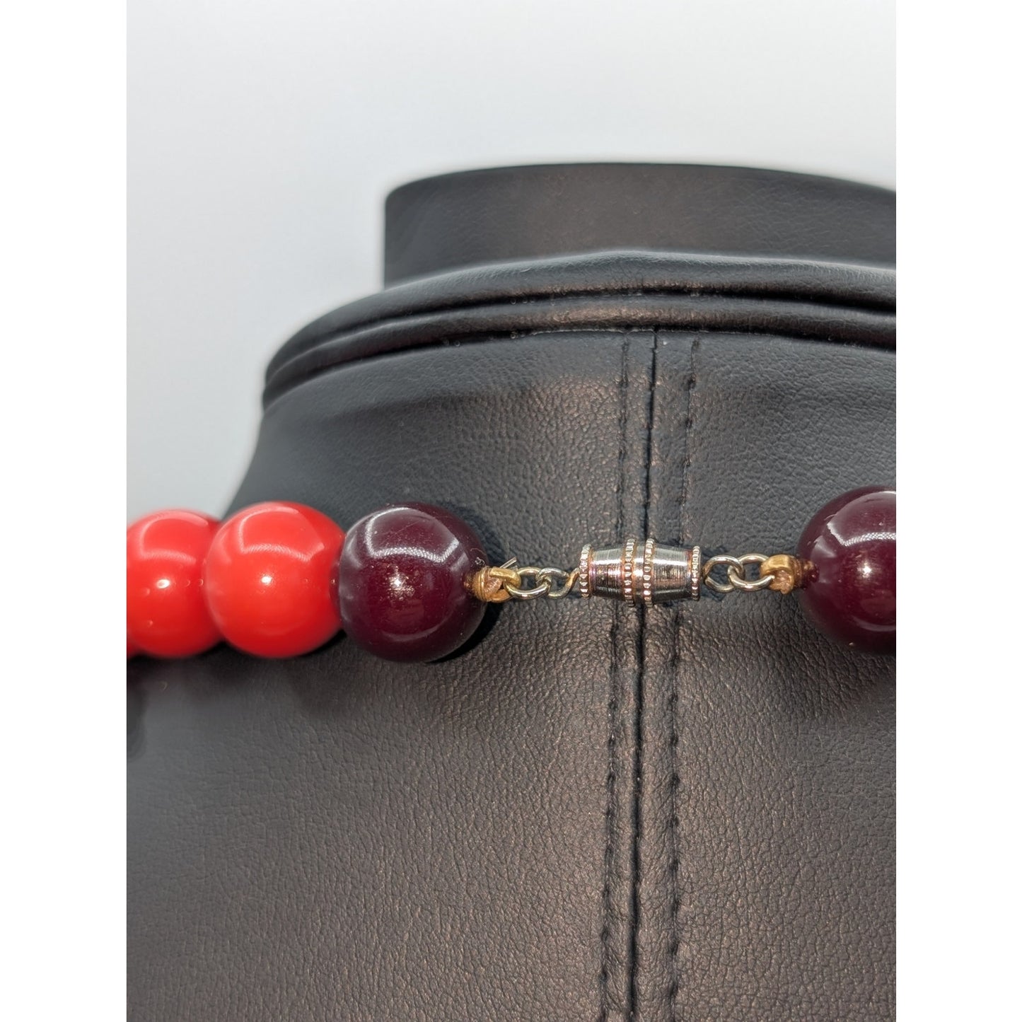 Vtg Bold Lucite Vintage Costume Pop Art Burgundy & Red Bead Choker 17" Necklace
