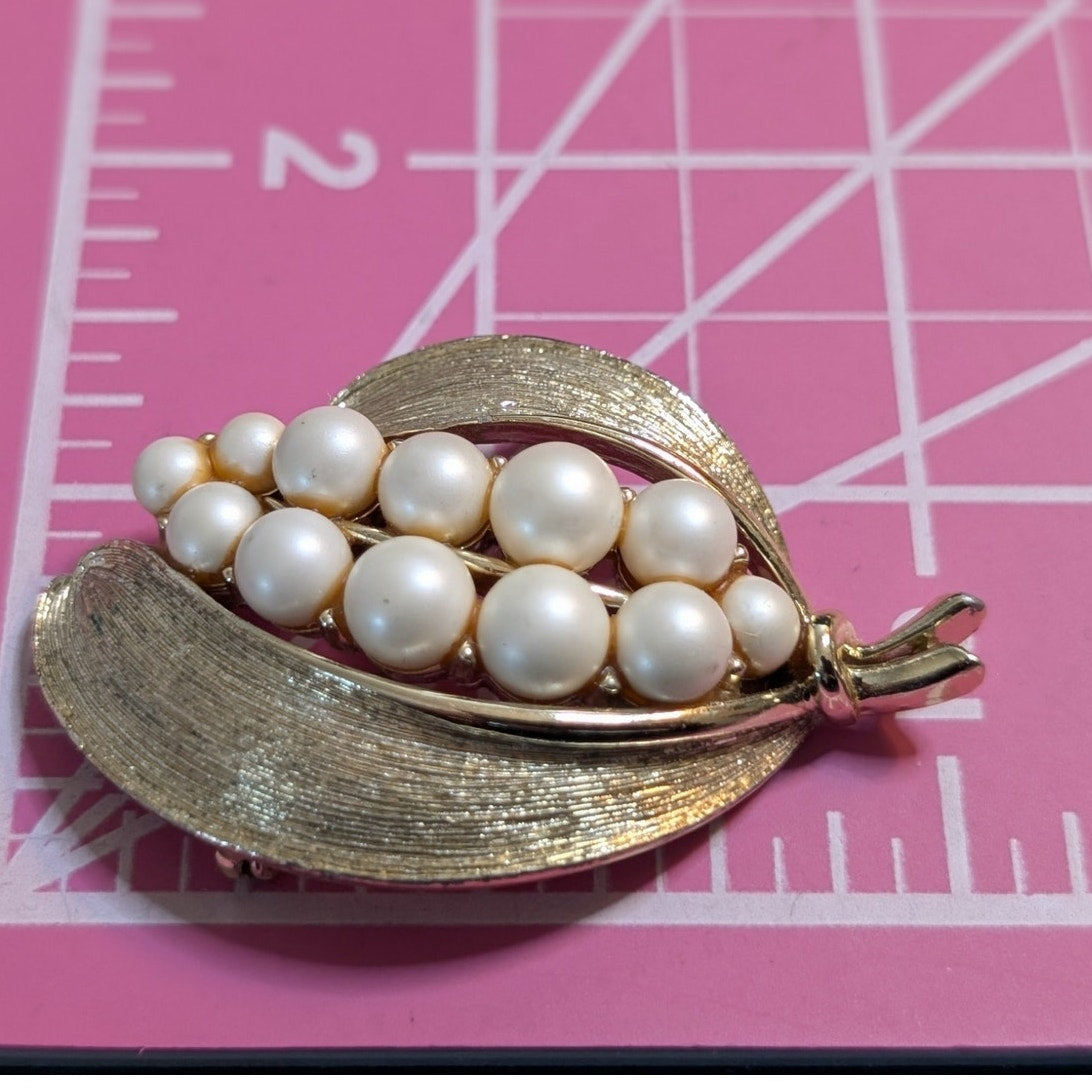 Vintage Lisner Brushed Gold Tone Faux Pearl Floral Spray Brooch