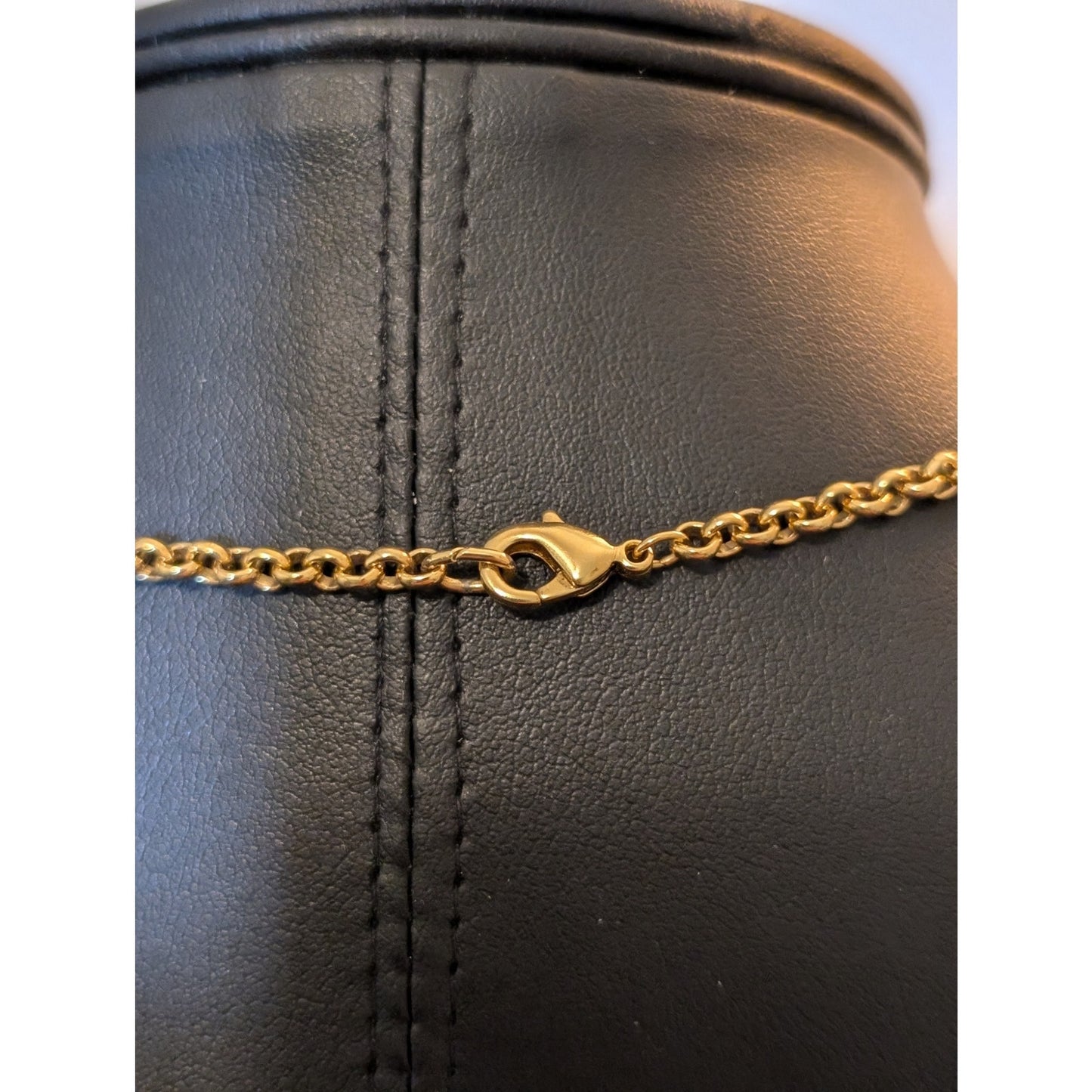 Vintage Oval Monogrammed Script 'L' Gold Tone Chain 17.5" Necklace