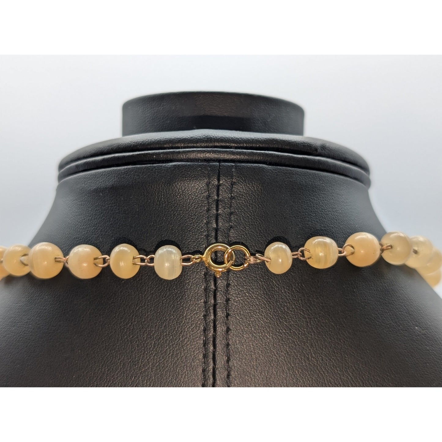 Vintage Mid-Century Cream Banded Agate & Gold Tone Wire Chain Collar Necklace