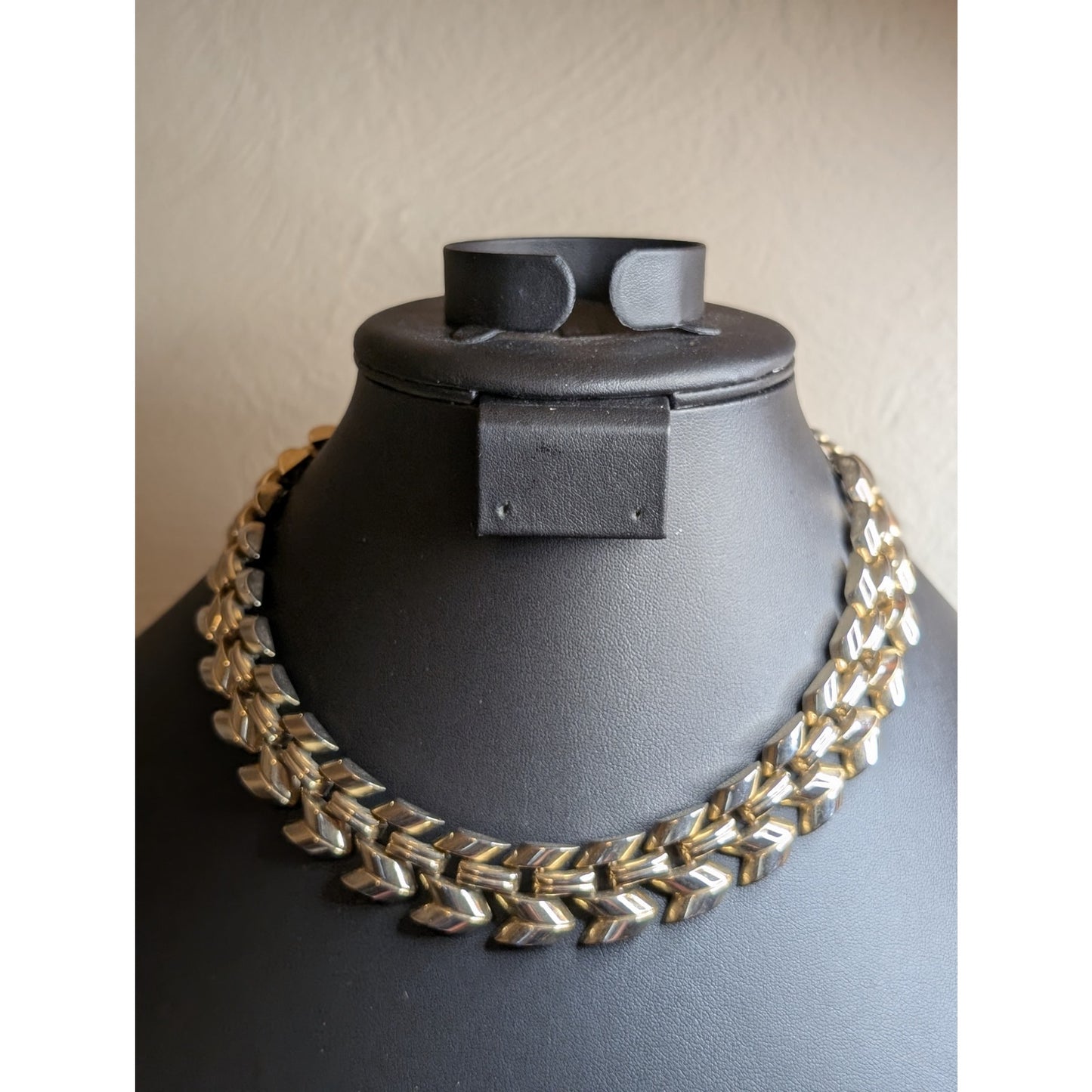 Vintage Unsigned Heavy Chunky Soft Gold Acanthus Link Choker 13"-17" Necklace