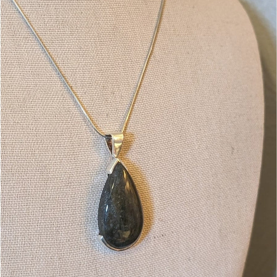 Labradorite Gemstone Pendant Necklace