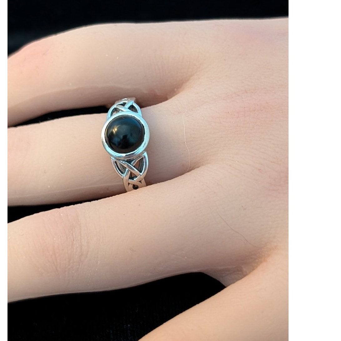 925 Sterling Celtic Knot Bezel Set Round Black Onyx Solitaire Ring Sz 8.5