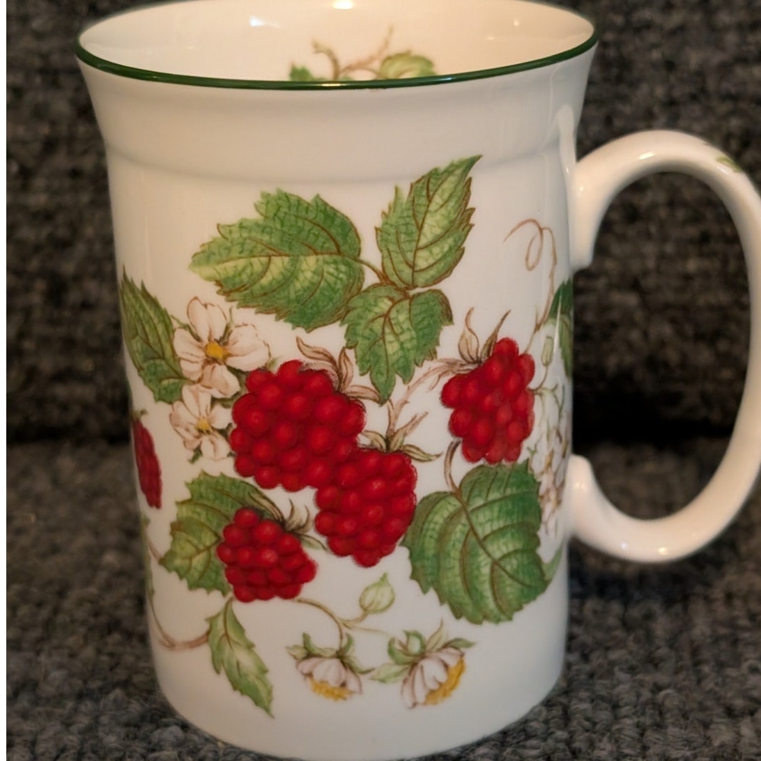 Pair of Roy Kirkham 1990 Raspberry Fruit Garden Fine Bone China England Tea Cups