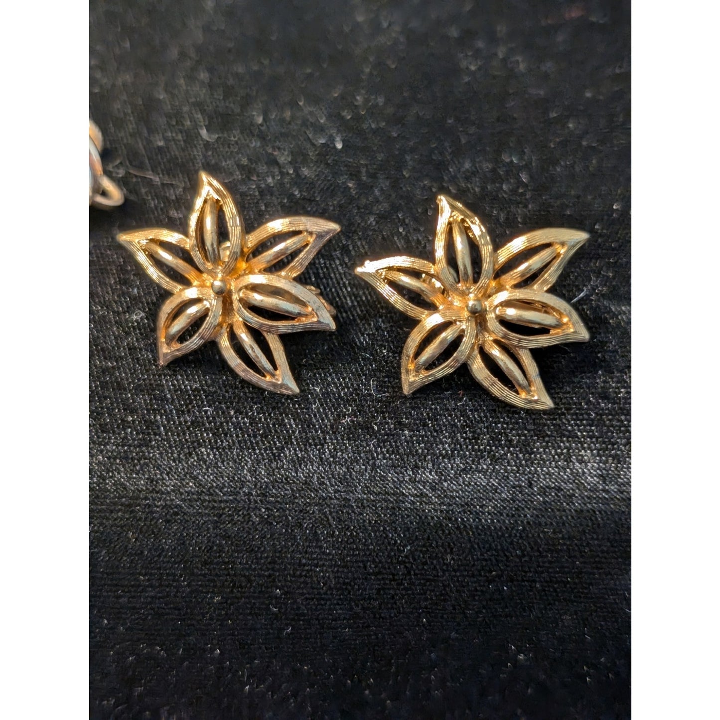 Four Pair Vintage Screw On Gold Tone Earrings One Pair Napier