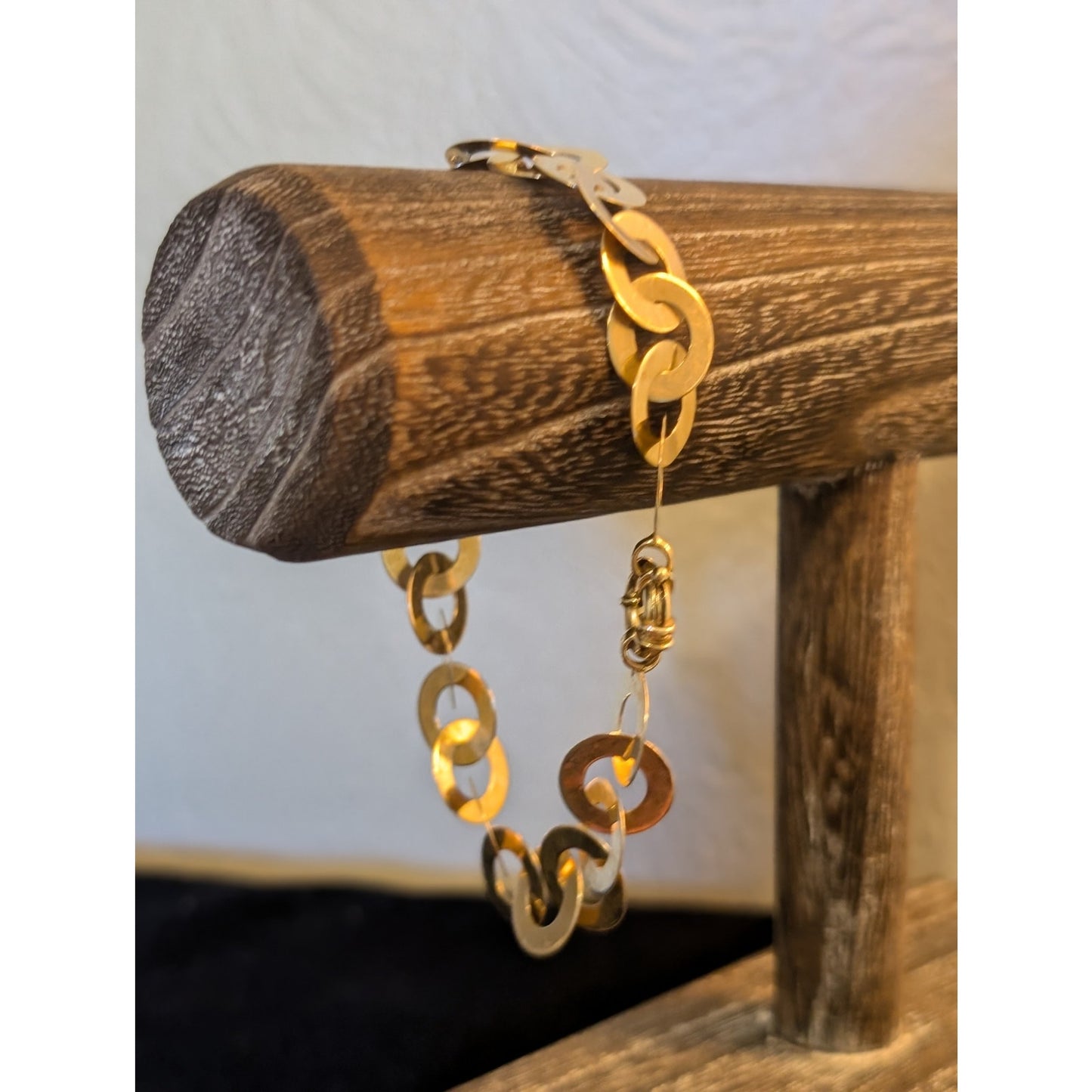 14K Gold 8" Loopy Chain Link Bracelet W/ Mariner Clasp