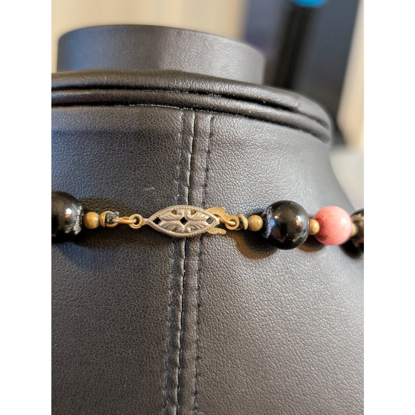 Vintage Black Burgundy Rose Stone Gold Tone Cloisonne Graduated Bead Necklace