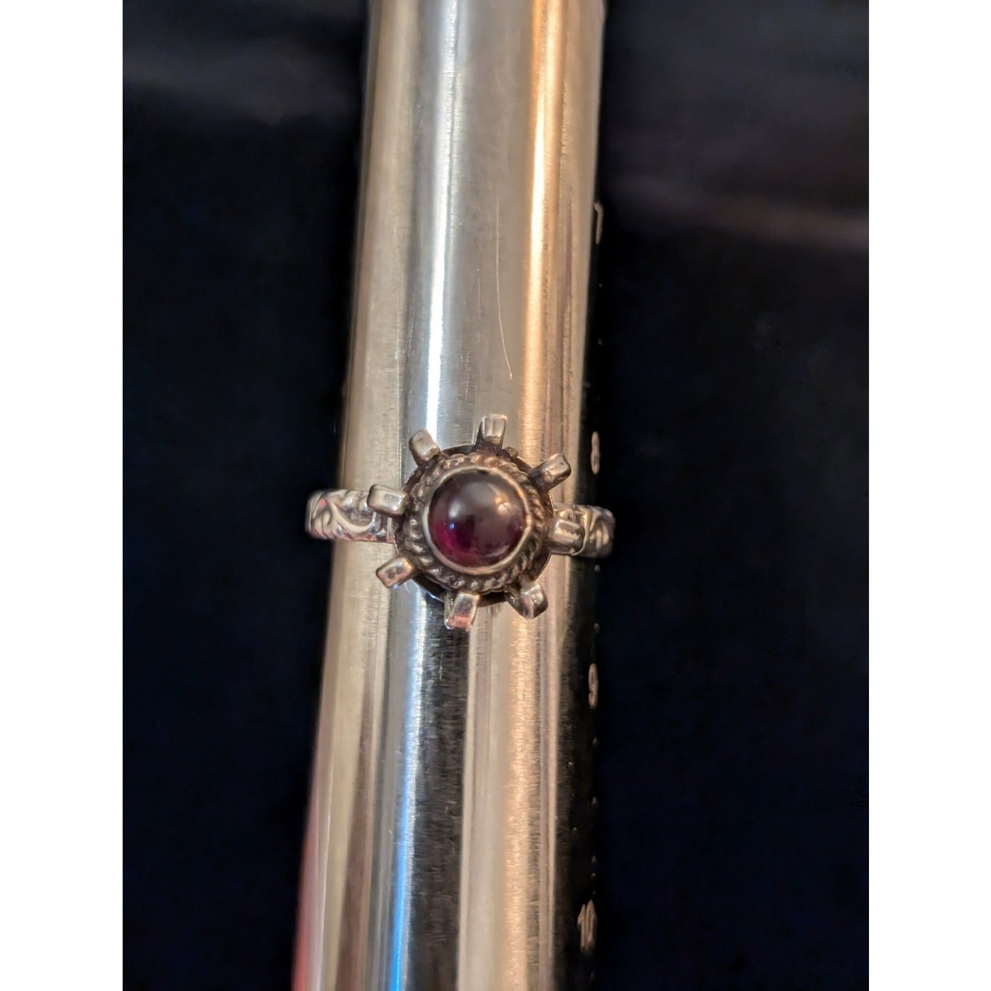 Vintage Unique 'Venus Fly Trap Flower' Garnet Cab Sterling Silver Ring Size 8.25