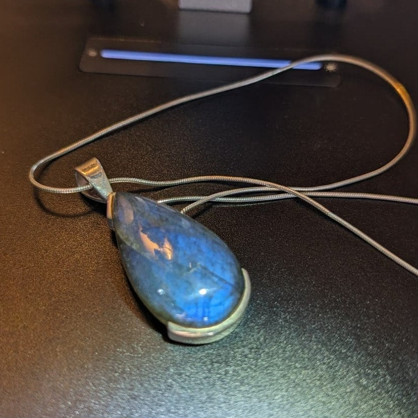 Labradorite Gemstone Pendant Necklace