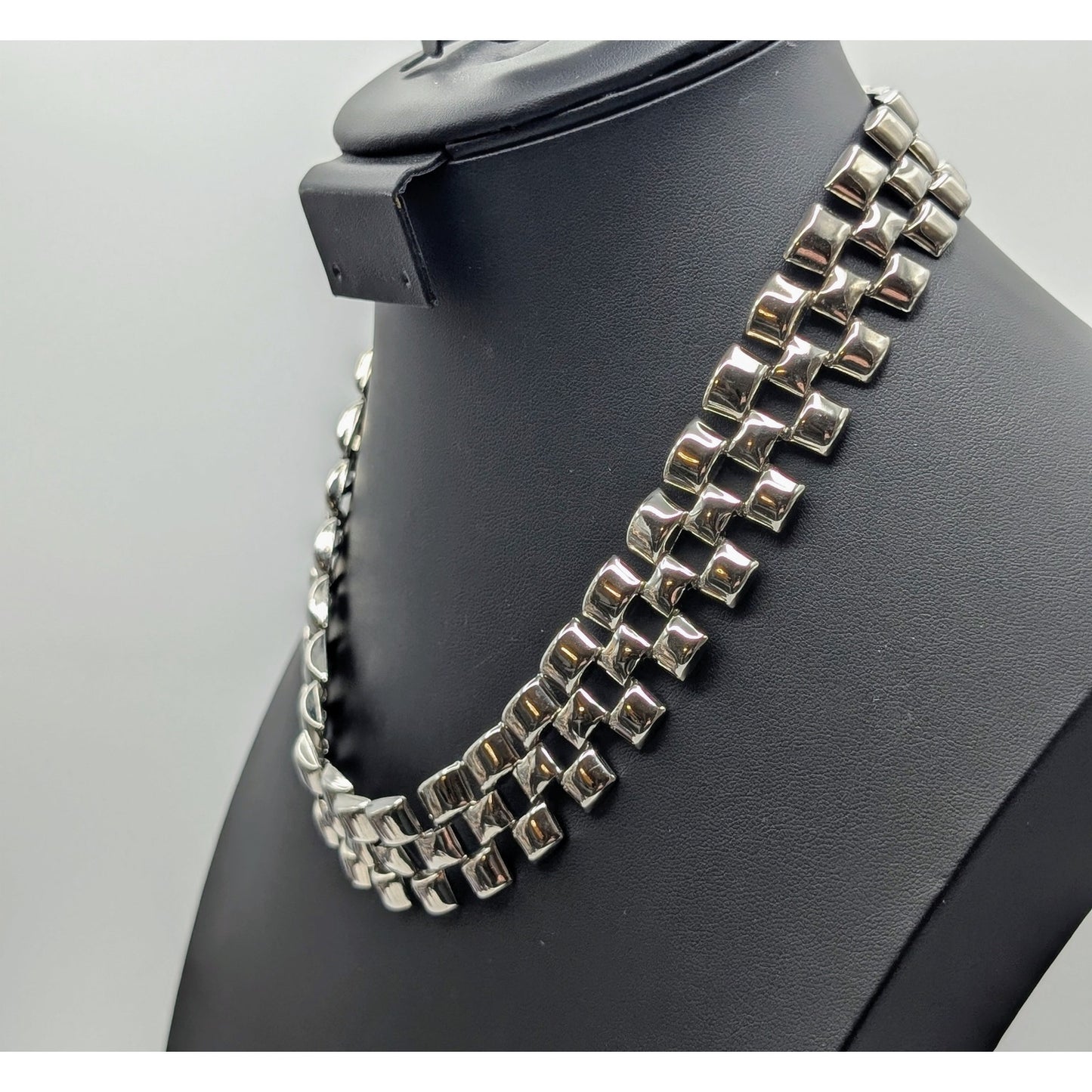 Avon Vintage 1994 Modern Links Silver Tone Lightweight Statement 19.25" Necklace