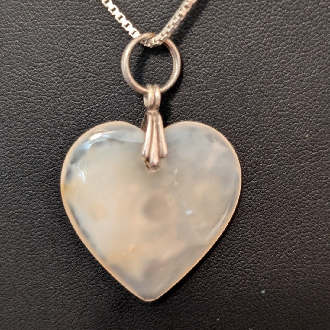 Vintage 925 Sterling Silver Cream Stone Heart Pendant on Box Chain