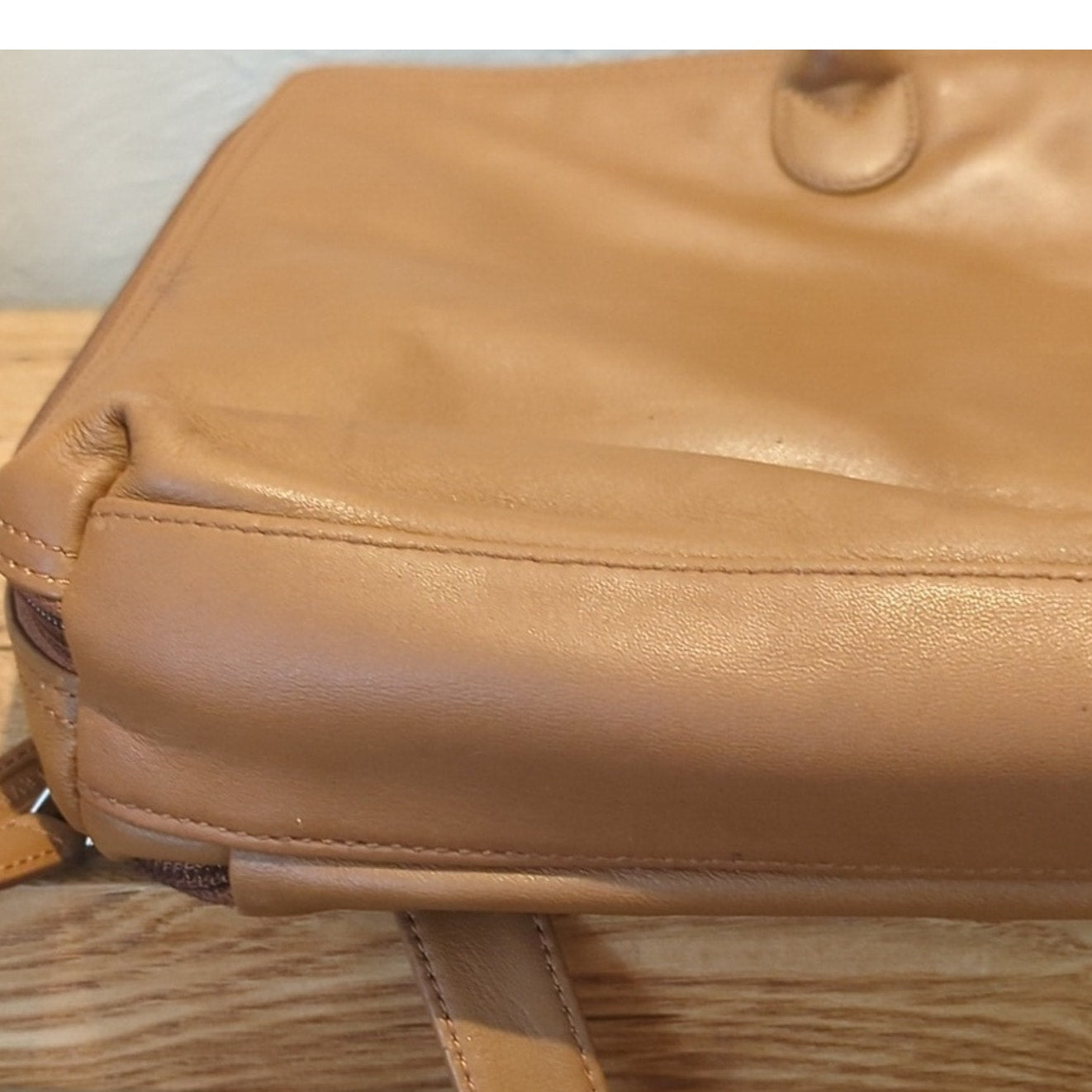 Levenger Business Vintage Tan Leather Briefcase with Crossbody Strap