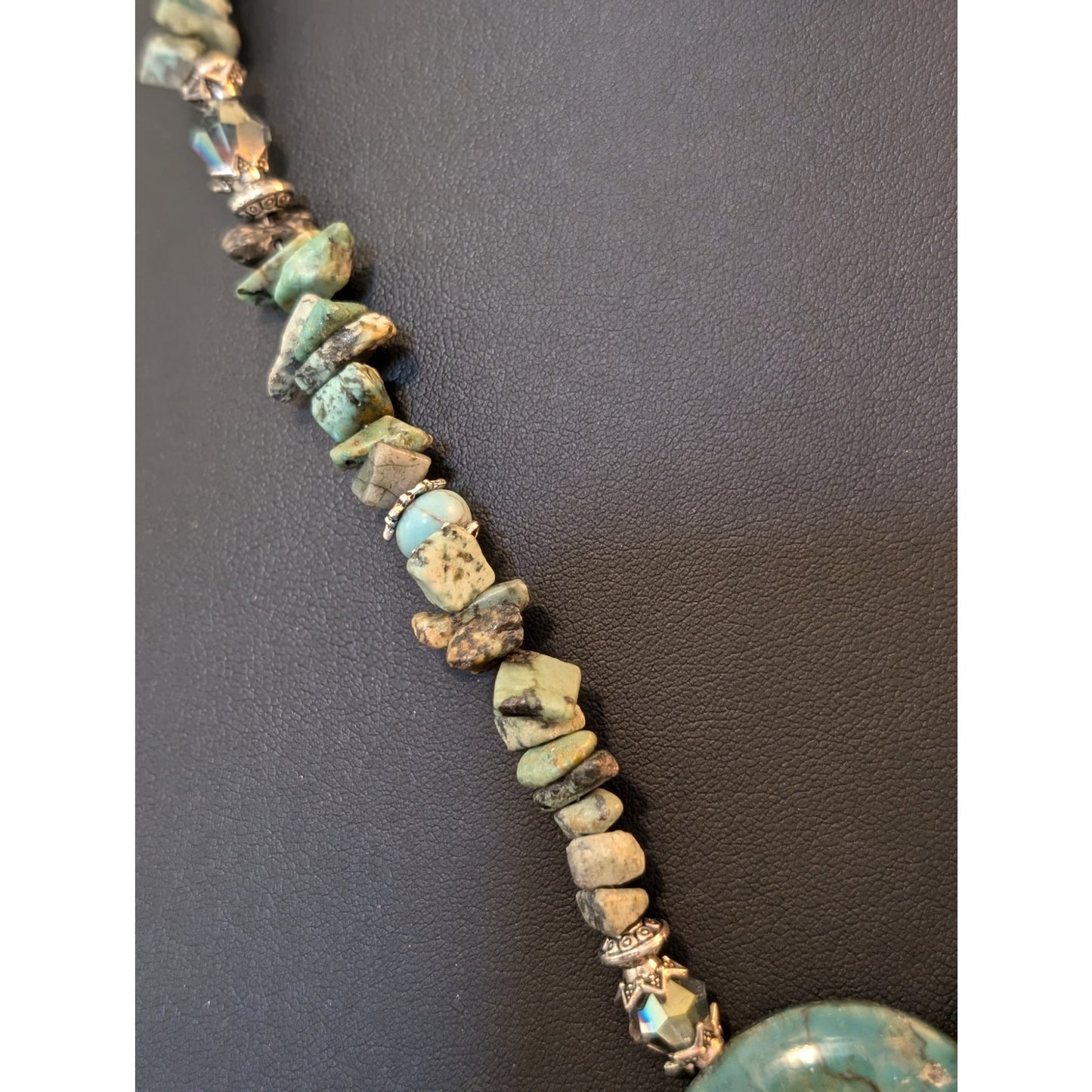 Green Stone Pendant Chip Stone Crystal Necklace & Matching 2 Strand Bracelet Set