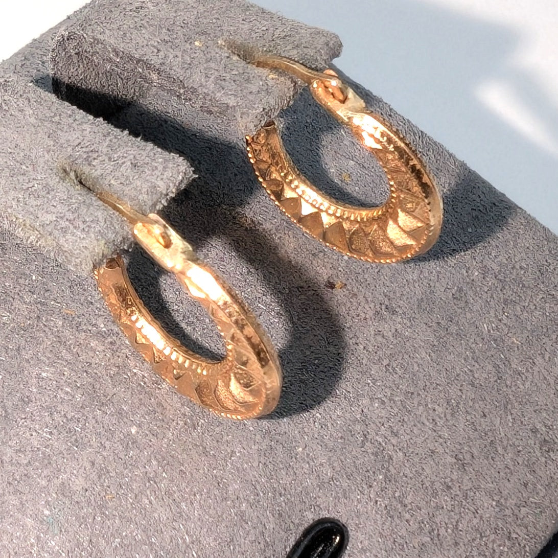 10K Gold Textured Sunburst Design 5/8" Hoop Earrings 0.57g