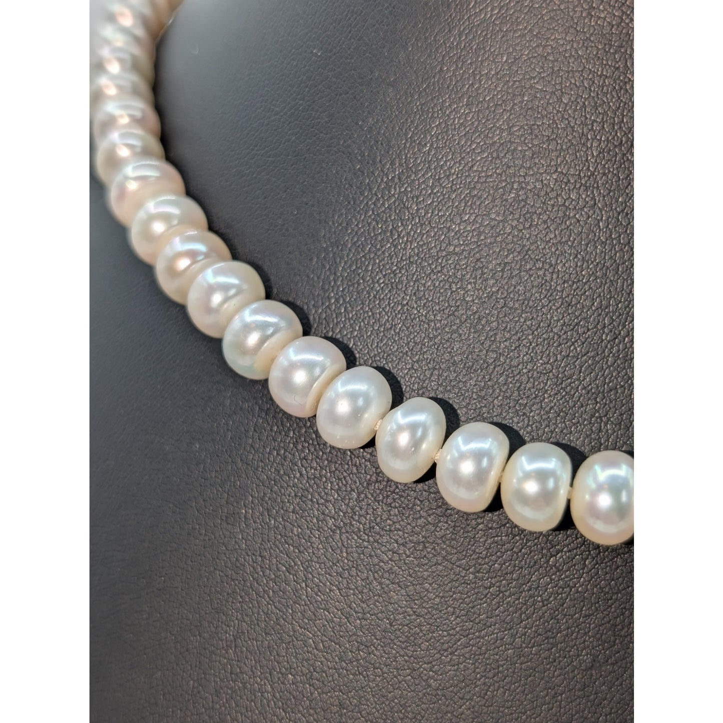 VTG Genuine Large Coin Freshwater Knotted Pearl Strand Gold Tone Slide In Clasp
