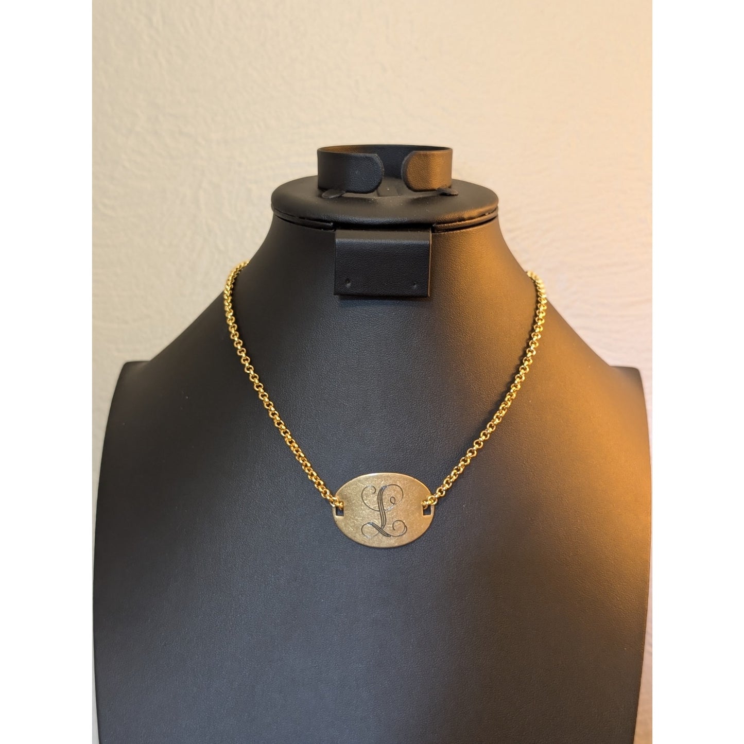 Vintage Oval Monogrammed Script 'L' Gold Tone Chain 17.5" Necklace