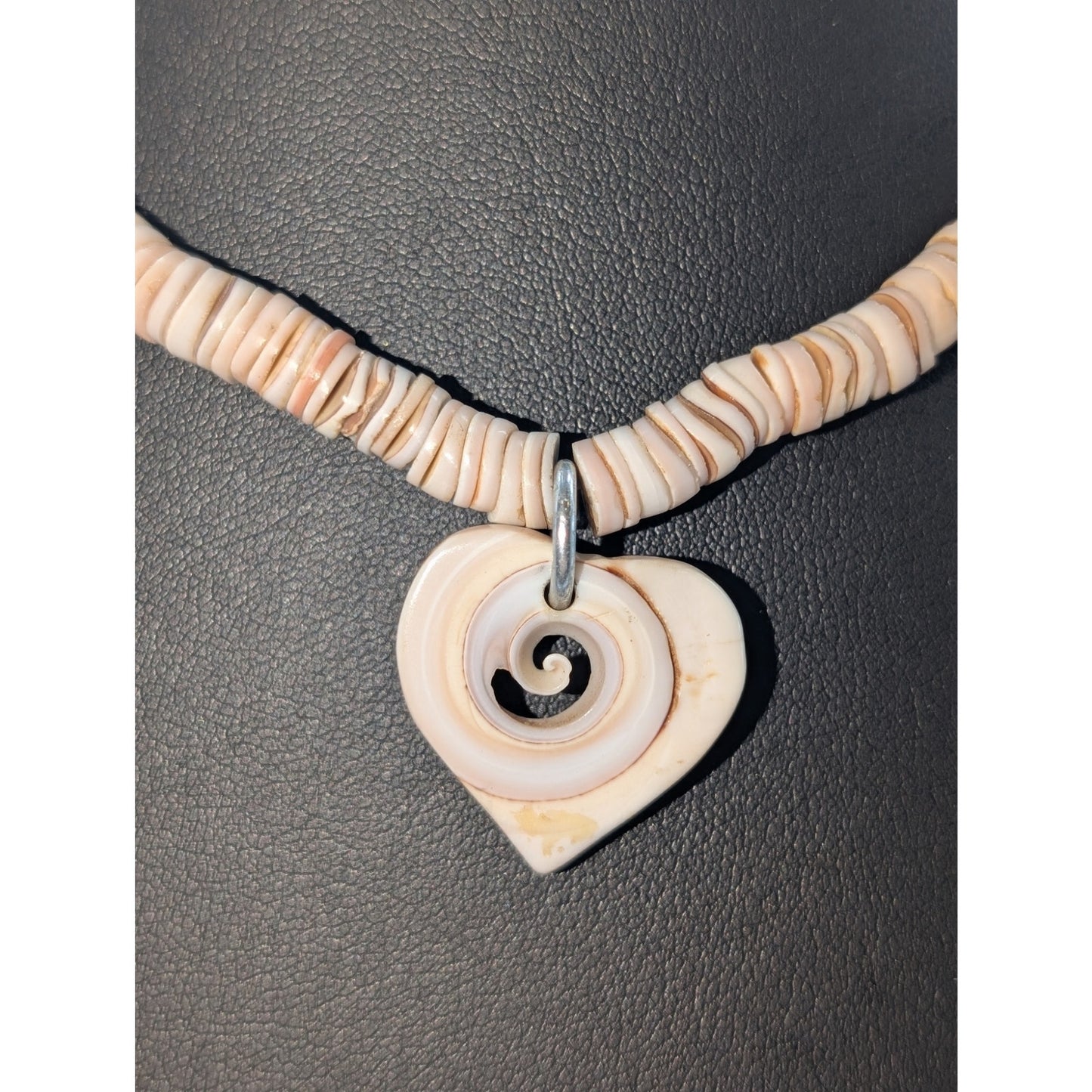 Vintage Cream Beige White Heishi Bead W/ Heart Shell Pendant 16" Choker Necklace