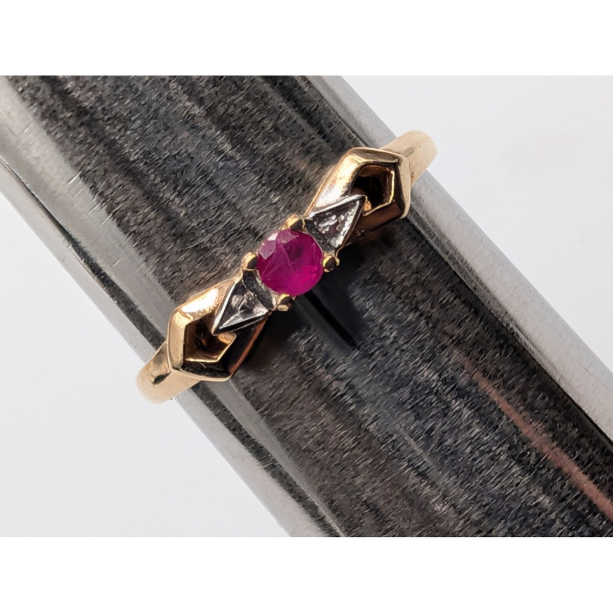 Vtg AAJ Natural Red Ruby Precious Gemstone 10K Yellow White Gold Ring Sz 6.75