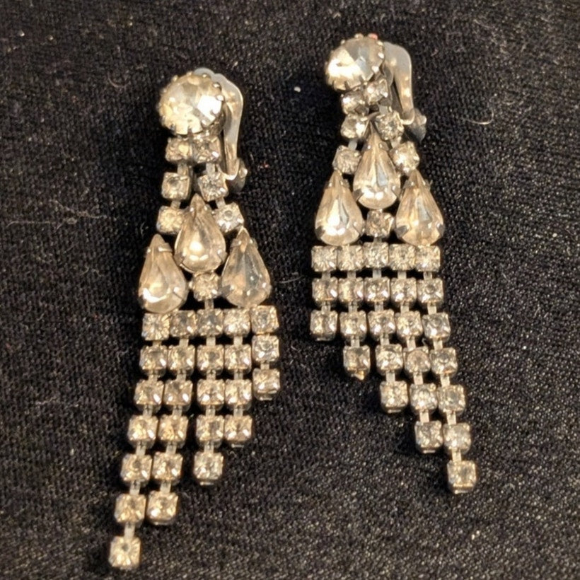 Vintage Weiss Clip On Waterfall Dangling Rhinestone  Earrings