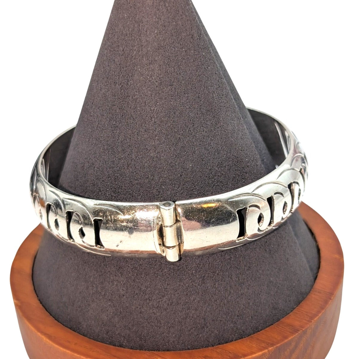 Taxco TM143 Vintage 925 Sterling Silver Dome Cut Out Hinged Bangle Bracelet