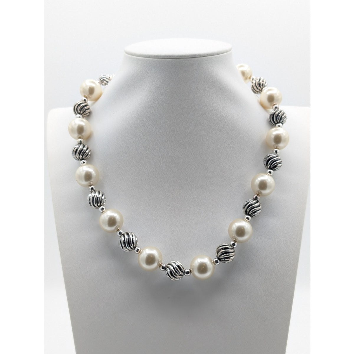 16mm Acrylic Faux Pearl Swirl Silver Tone Bead Choker 17.5"-20.5" Necklace