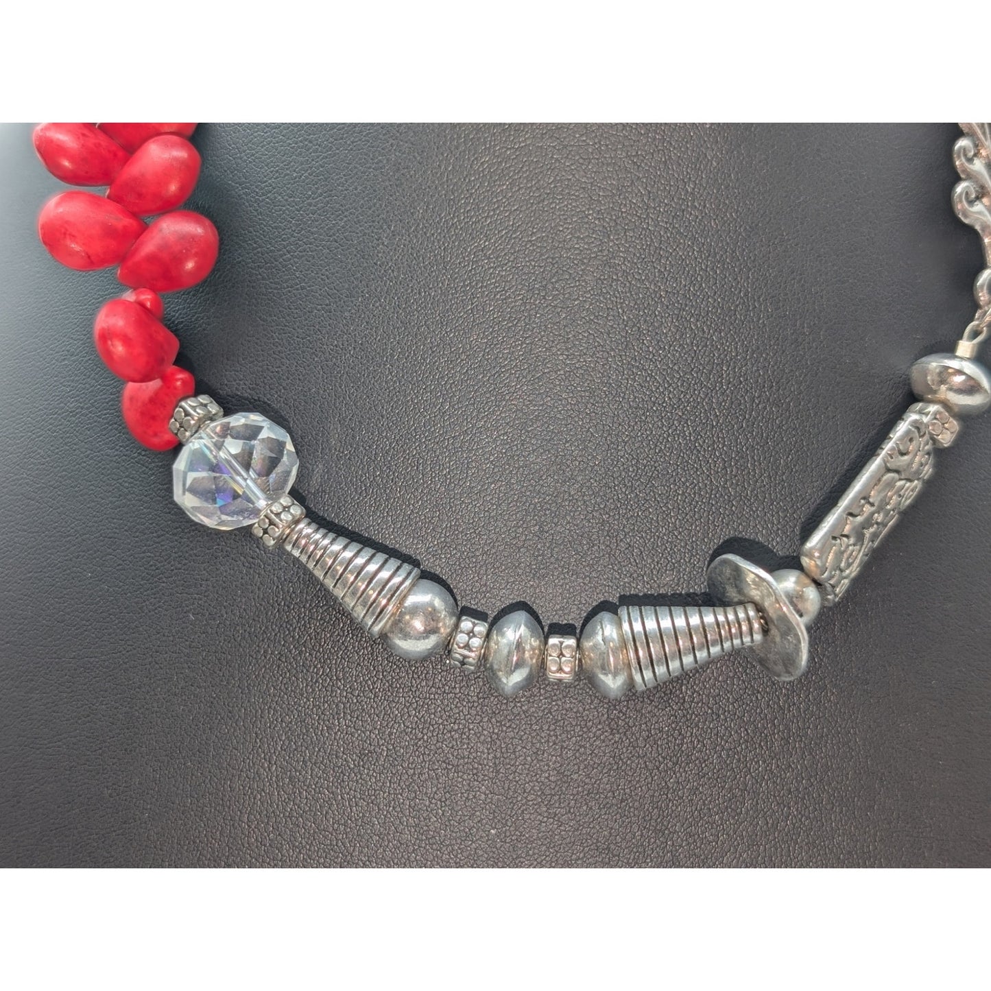 Red Tear Drop Green Glass Crystal Chunky Silver Tone Toggle Clasp Necklace
