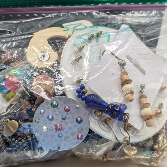 Bag Of Pierced Earrings Wearable to Excellent Condition