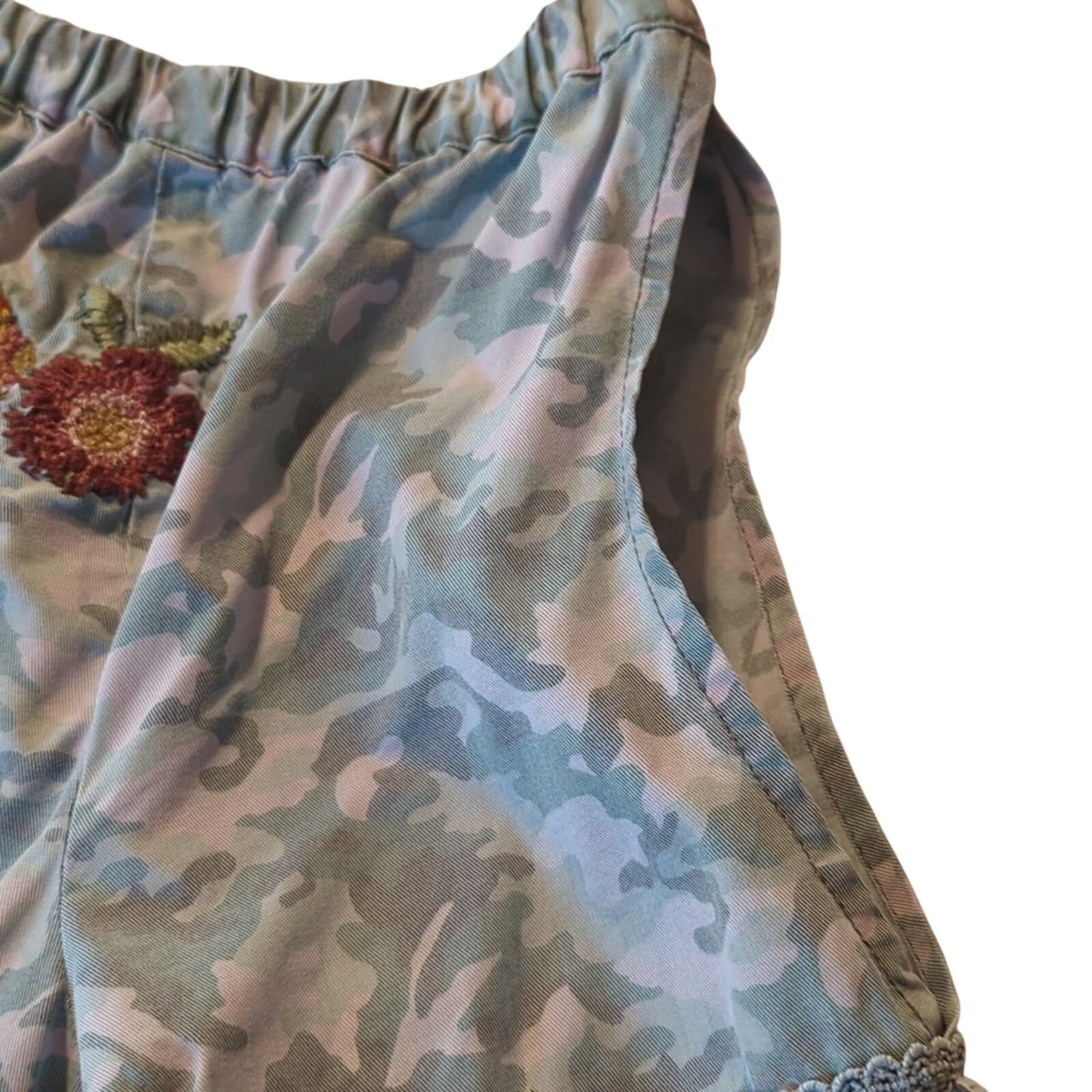 Billy T Camo Boho Embroidered Button Down Back Raw Edge Top Womens Sz M