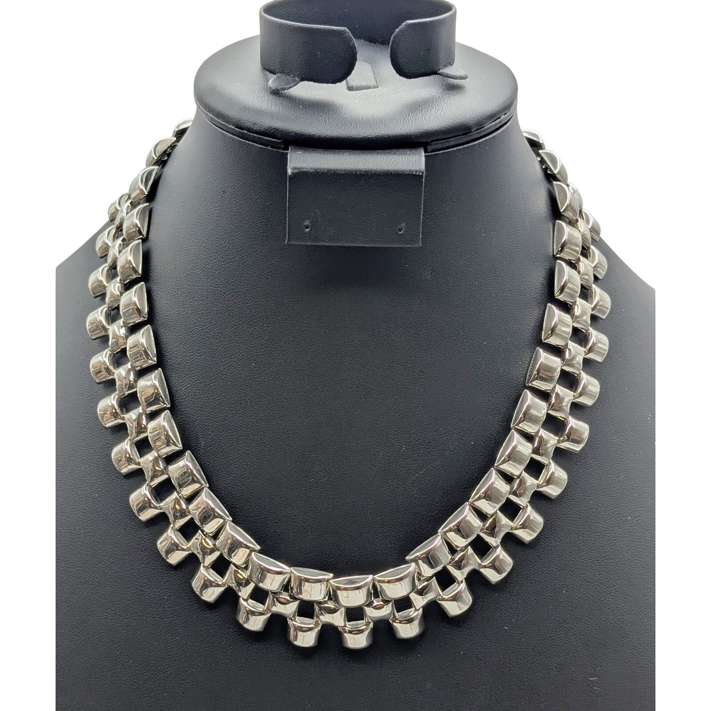 Avon Vintage 1994 Modern Links Silver Tone Lightweight Statement 19.25" Necklace