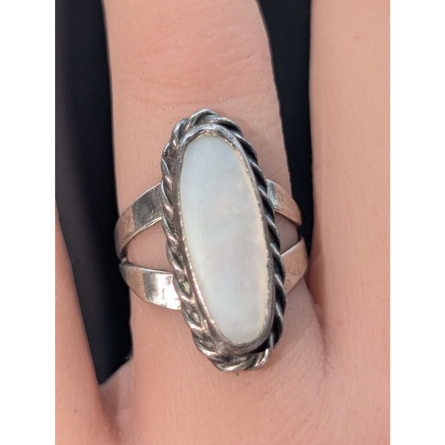 Vtg Southwestern Oblong Mother of Pearl Split Shank 925 Sterling Ring Size 5.75