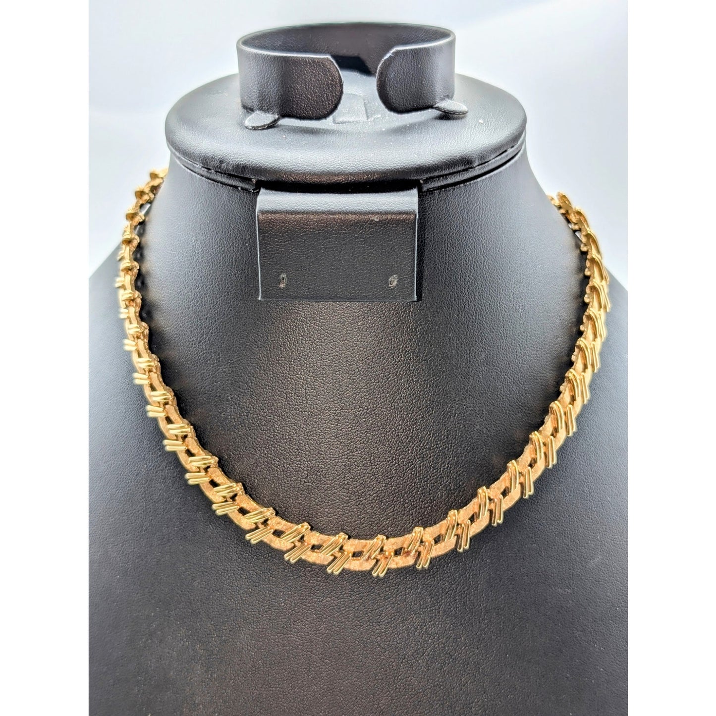 Vintage Gold Tone Textured Polished Basket Weave Chain Link Collar Necklace