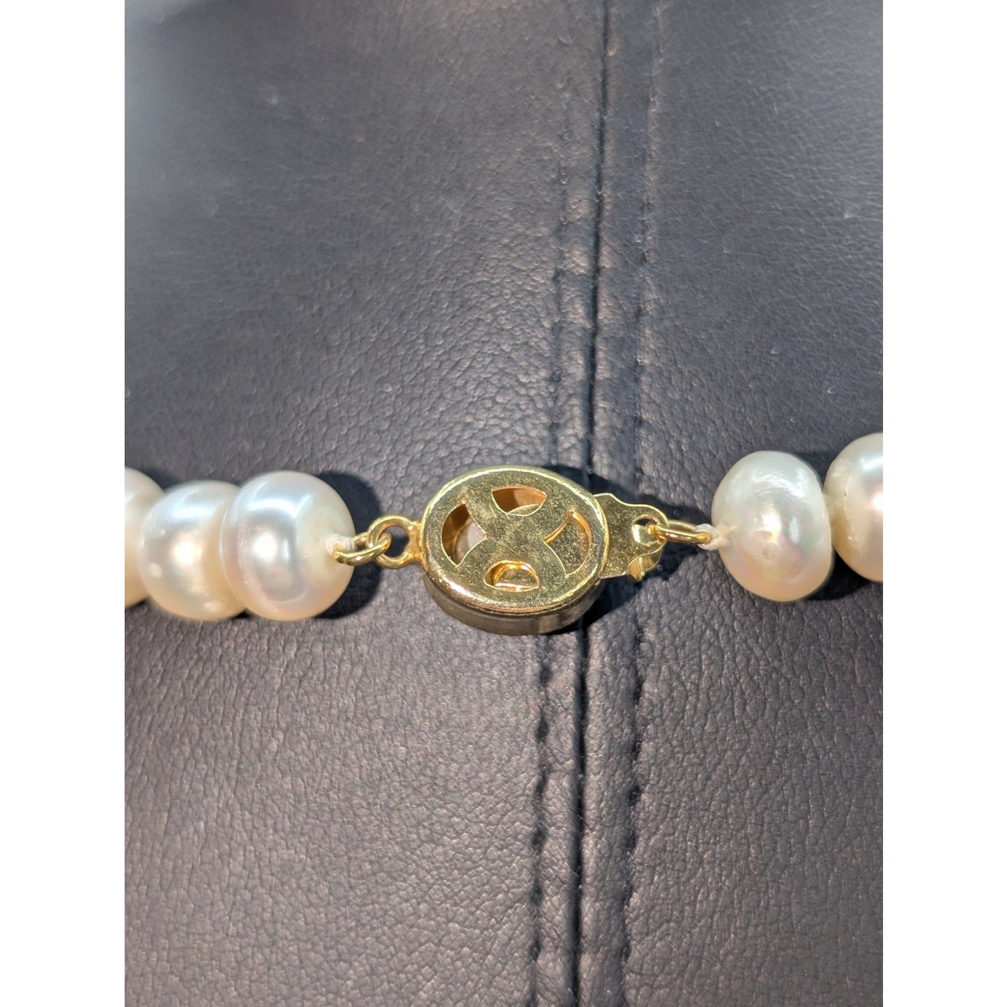 VTG Genuine Large Coin Freshwater Knotted Pearl Strand Gold Tone Slide In Clasp