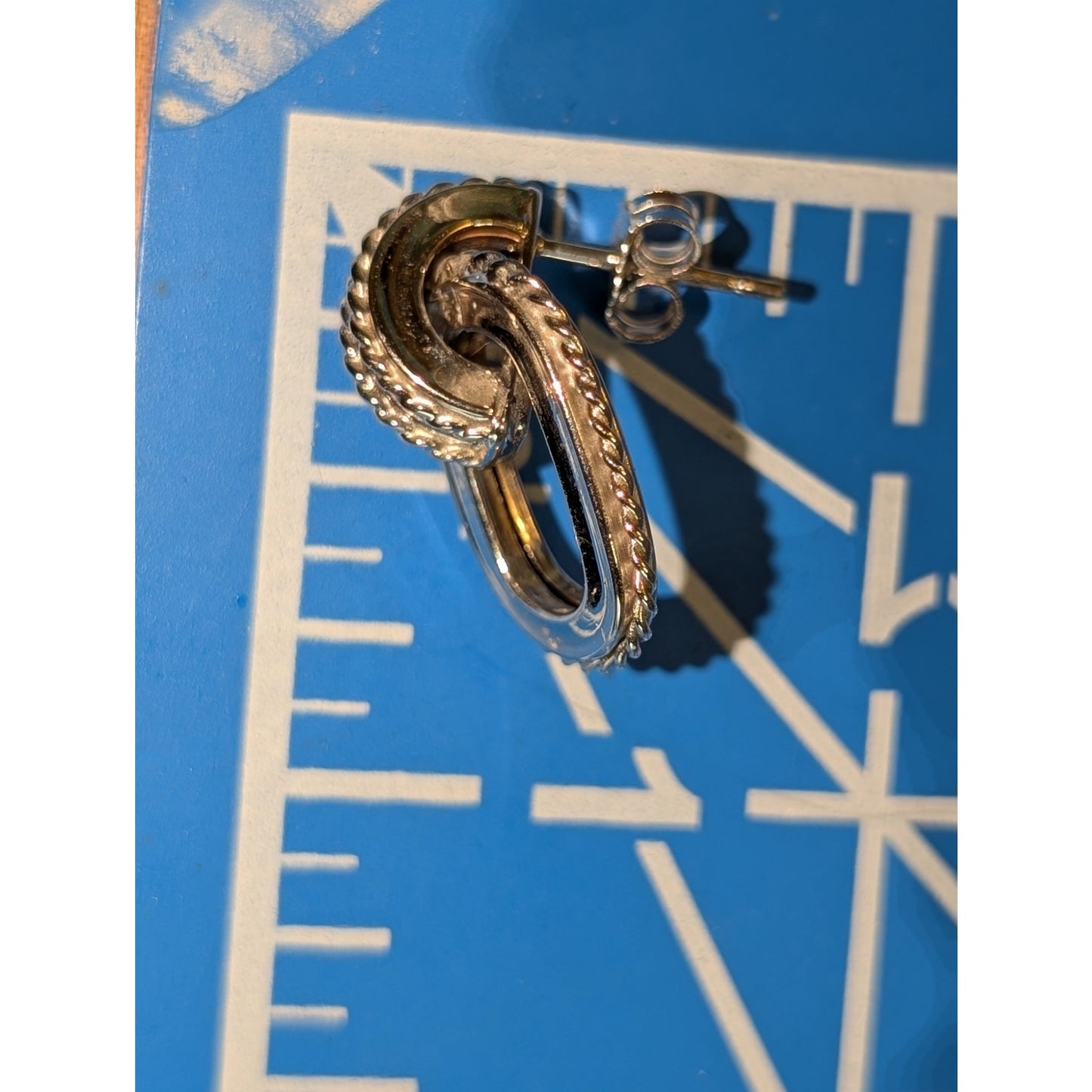 18K White Gold Textured Polished Oval Door Knocker Pierced Earrings Approx 4.70g