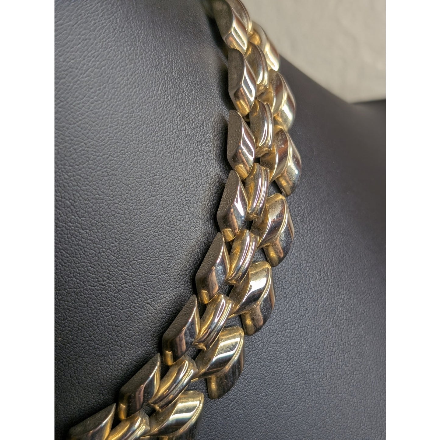 Vintage Unsigned Heavy Chunky Soft Gold Acanthus Link Choker 13"-17" Necklace