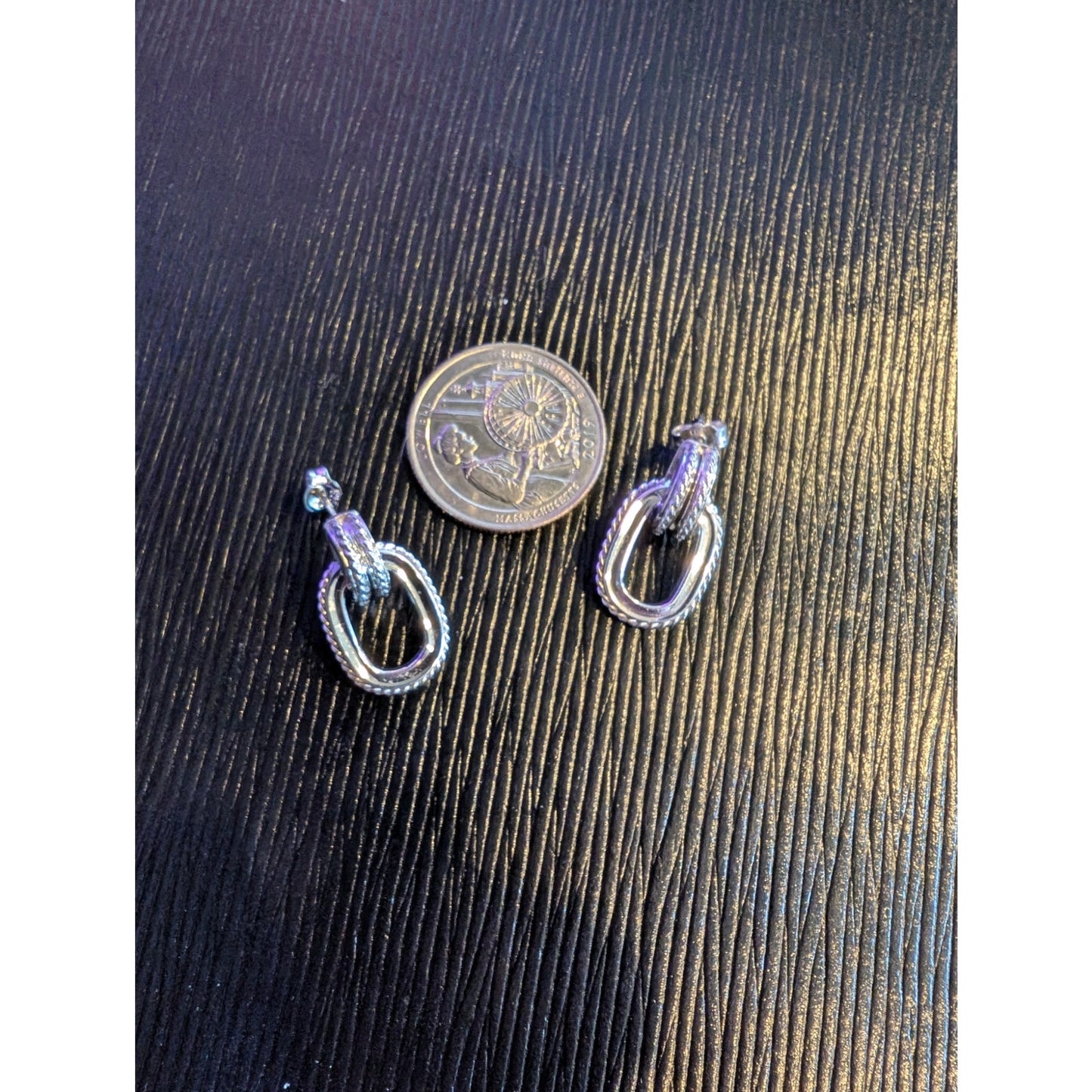 18K White Gold Textured Polished Oval Door Knocker Pierced Earrings Approx 4.70g