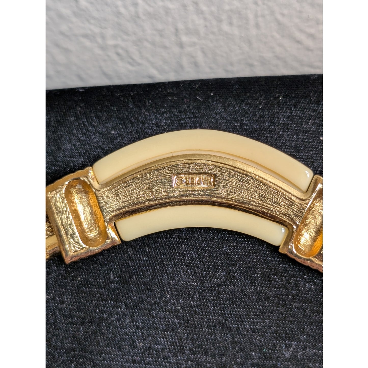 Vintage 1980s Napier Goldtone Black & White Lucite Collar Necklace
