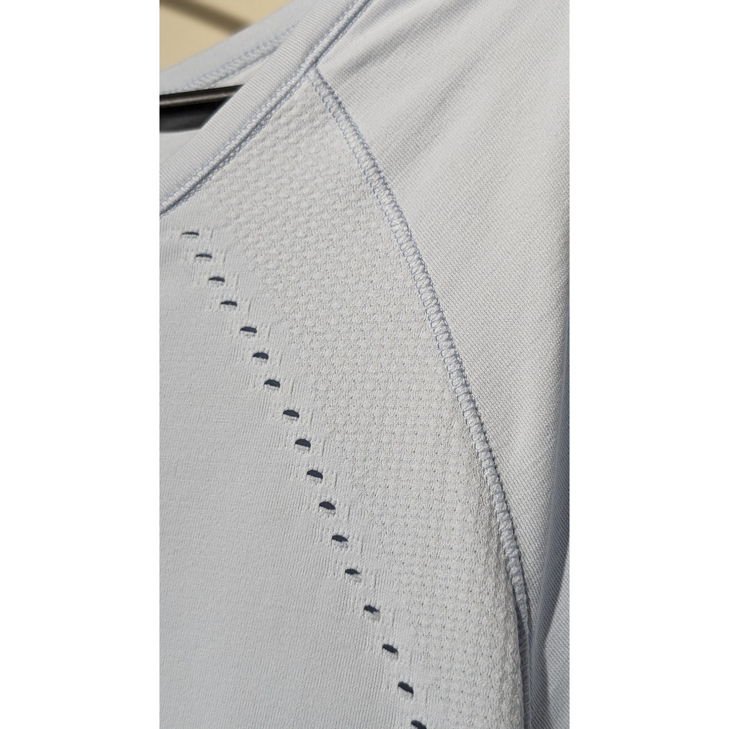 Athleta Light Blue Foothill Seamless Tee Womens Sz L